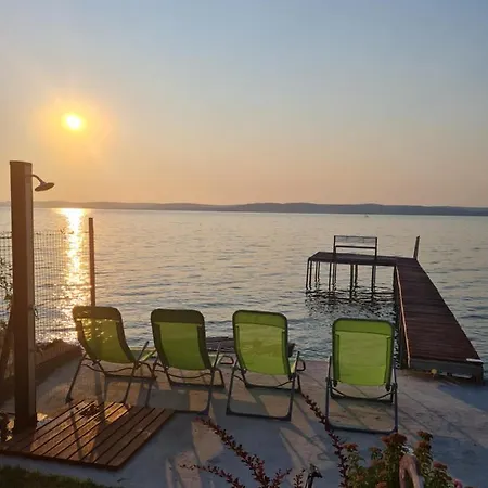 Flamingo Feriehus Balatonszarszo