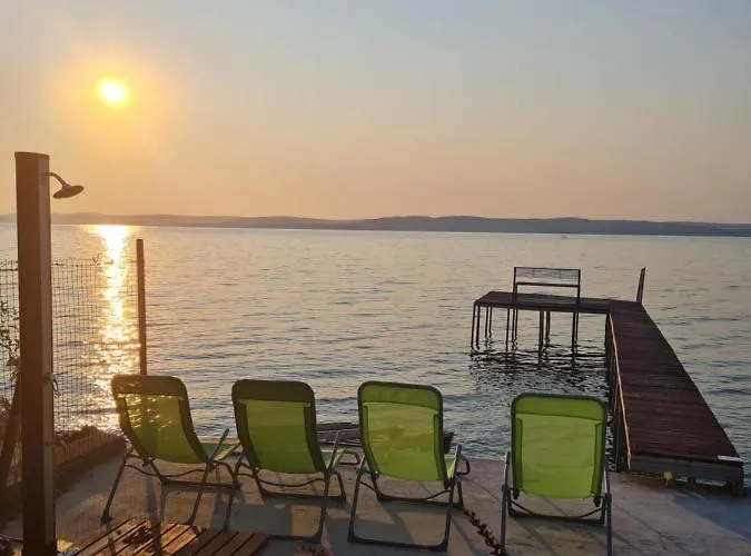 Flamingo Semesterbostad Balatonszarszo